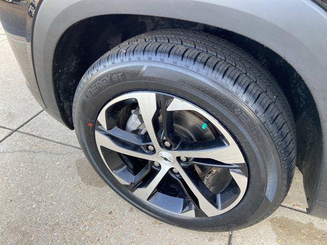 Photo of 2024 Mosaic Black Metallic Chevrolet Trax