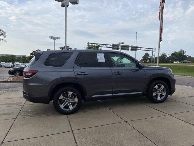 Photo of 2025 Gray Honda Pilot