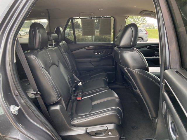 Photo of 2025 Gray Honda Pilot