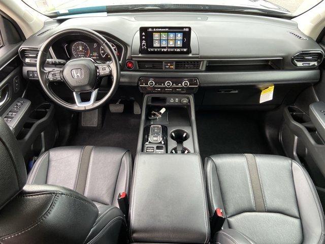 Photo of 2025 Gray Honda Pilot