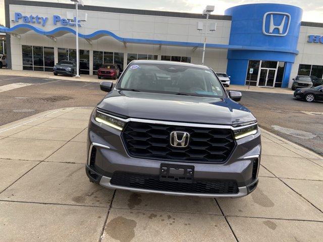 Photo of 2025 Gray Honda Pilot