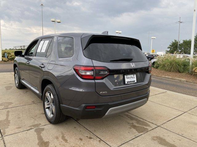 Photo of 2025 Gray Honda Pilot