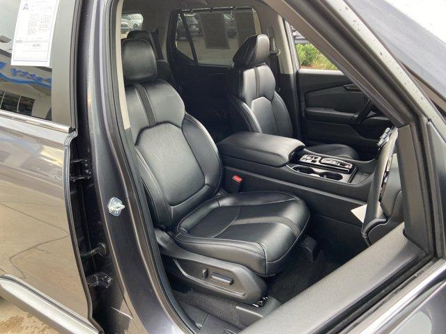Photo of 2025 Gray Honda Pilot