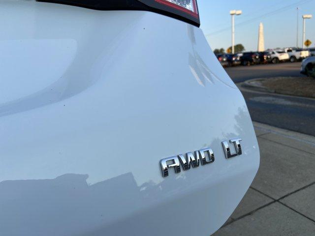 Photo of 2023 Summit White Chevrolet Equinox