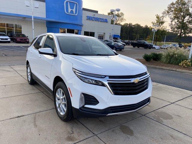 Photo of 2023 Summit White Chevrolet Equinox