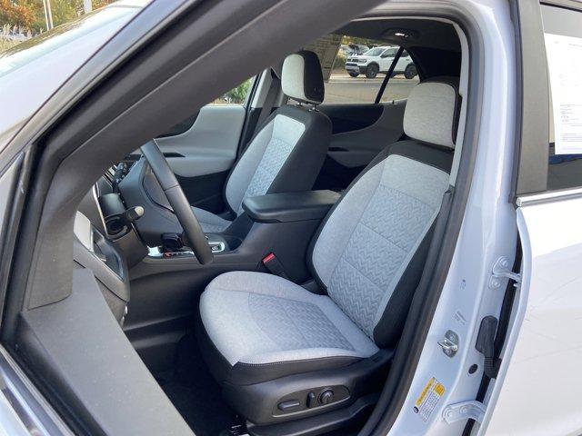 Photo of 2023 Summit White Chevrolet Equinox