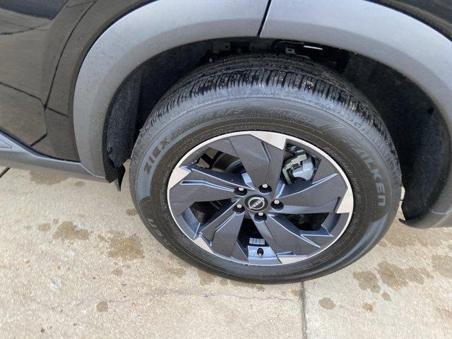 Photo of 2024 Black Nissan Rogue