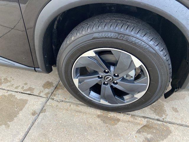 Photo of 2024 Black Nissan Rogue