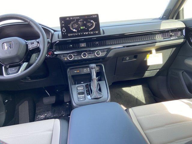 Photo of 2025 Platinum White Pearl Honda CR-V Hybrid