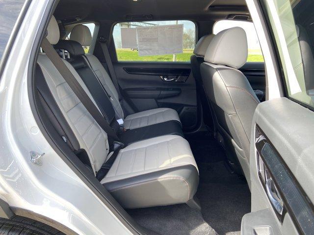 Photo of 2025 Platinum White Pearl Honda CR-V Hybrid
