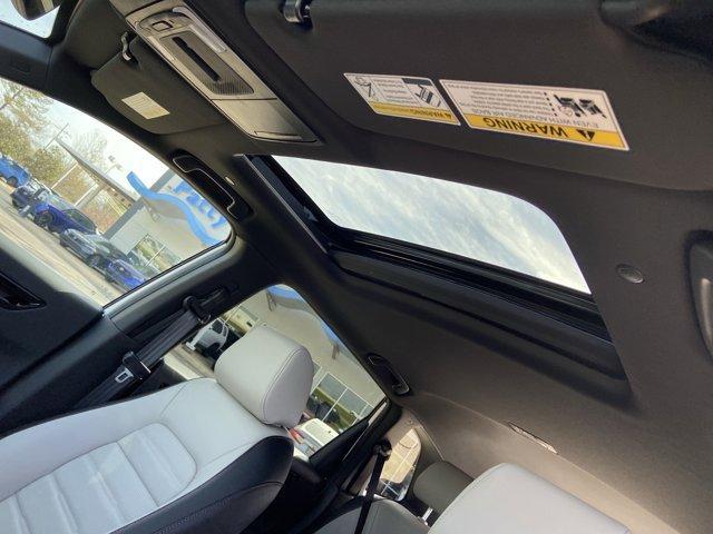 Photo of 2025 Platinum White Pearl Honda CR-V Hybrid
