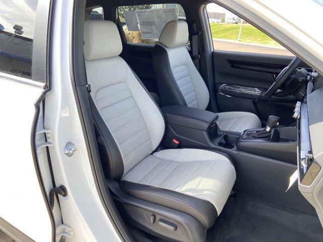 Photo of 2025 Platinum White Pearl Honda CR-V Hybrid