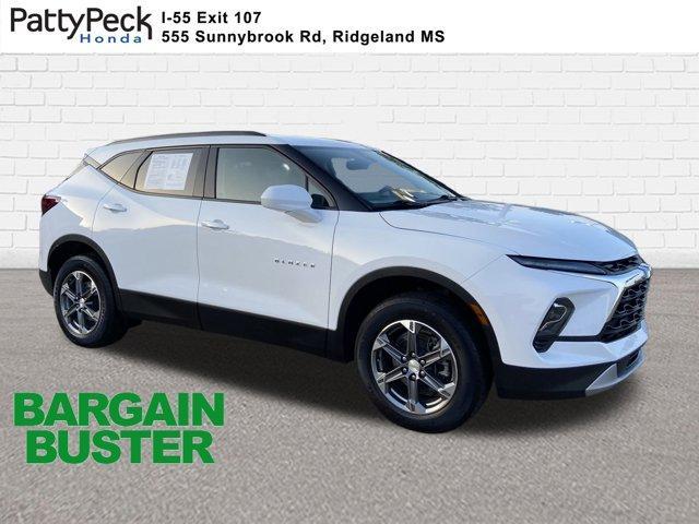 Photo of 2023 Summit White Chevrolet Blazer