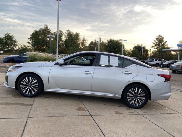 Photo of 2023 Brilliant Silver Metallic Nissan Altima