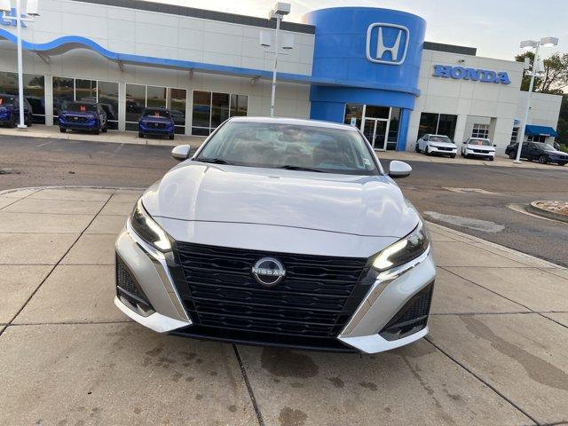 Photo of 2023 Brilliant Silver Metallic Nissan Altima