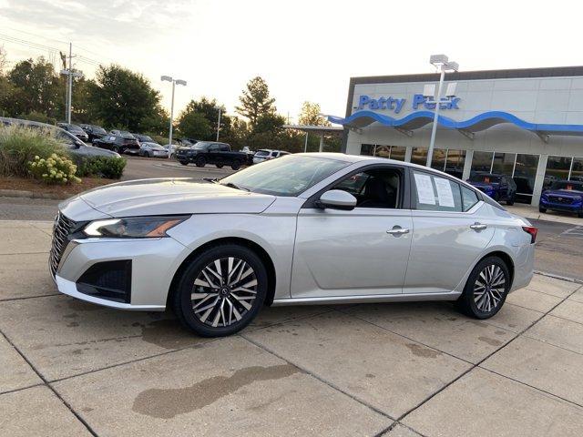 Photo of 2023 Brilliant Silver Metallic Nissan Altima