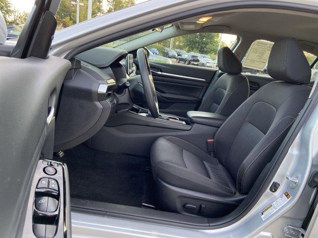 Photo of 2023 Brilliant Silver Metallic Nissan Altima
