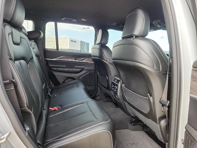 Photo of 2024 Silver Jeep Grand Cherokee