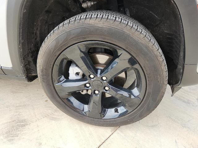 Photo of 2024 Silver Jeep Grand Cherokee