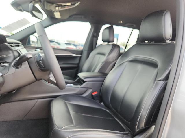 Photo of 2024 Silver Jeep Grand Cherokee