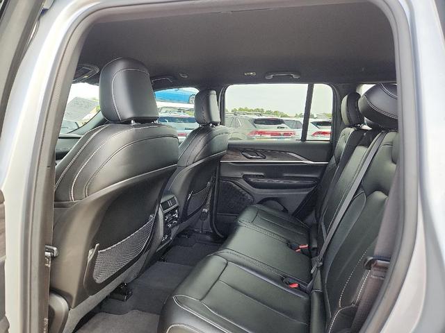 Photo of 2024 Silver Jeep Grand Cherokee