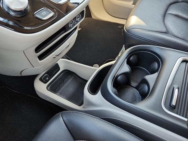 Photo of 2024 Black Chrysler Pacifica