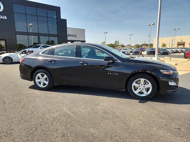 Photo of 2022 Black Chevrolet Malibu