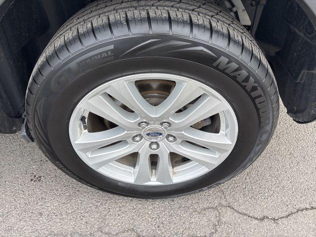 Photo of 2019 Ingot Silver Ford Explorer