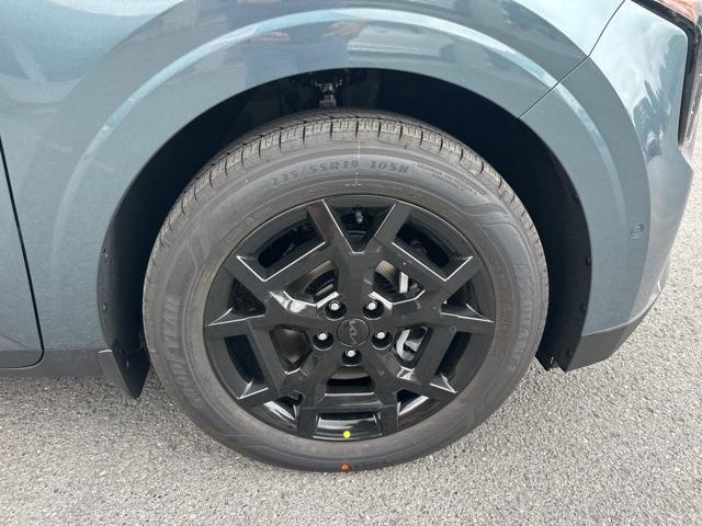 Photo of 2026 Blue Kia Carnival Hybrid