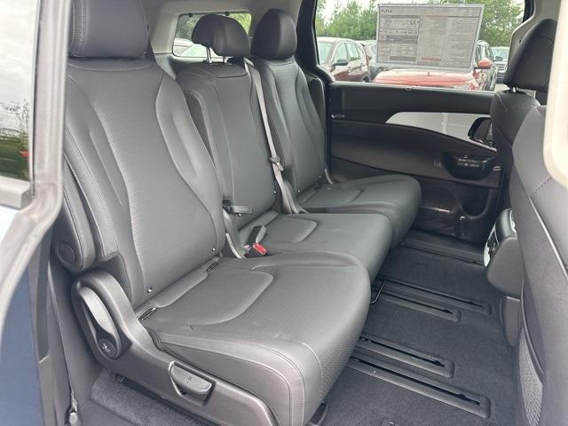 Photo of 2026 Blue Kia Carnival Hybrid