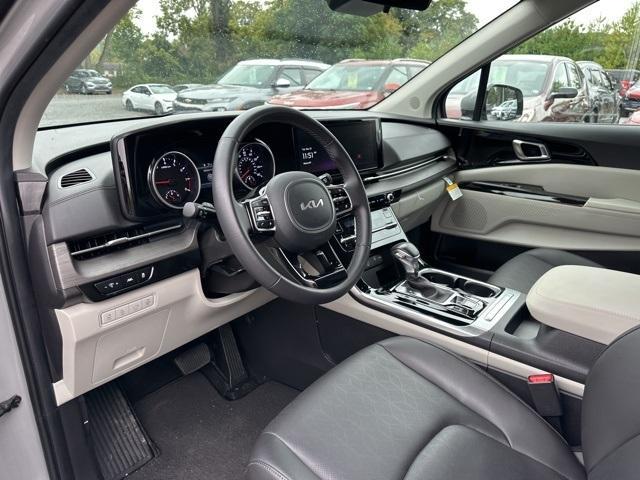 Photo of 2024 Ceramic Silver Kia Carnival