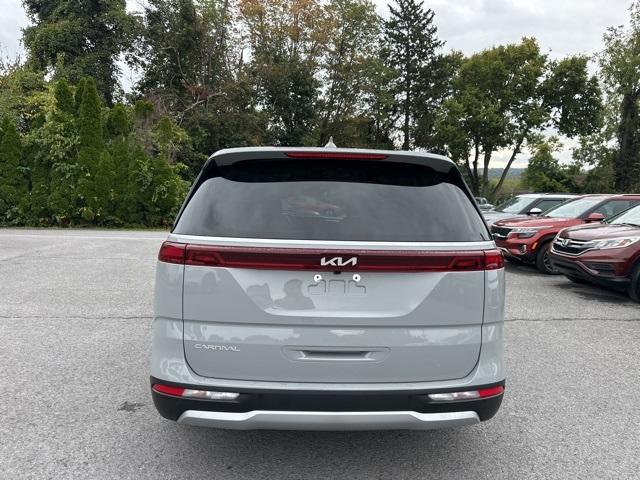 Photo of 2024 Ceramic Silver Kia Carnival