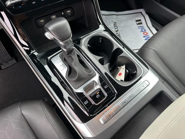 Photo of 2024 Ceramic Silver Kia Carnival