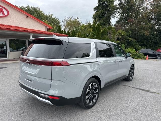 Photo of 2024 Ceramic Silver Kia Carnival