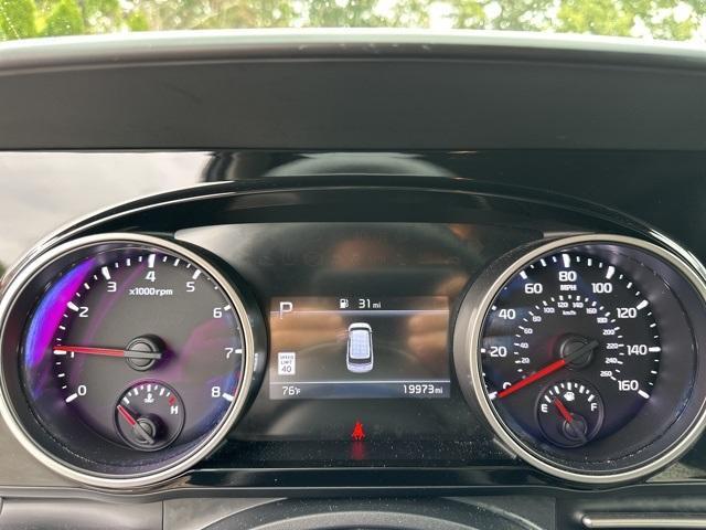 Photo of 2024 Ceramic Silver Kia Carnival