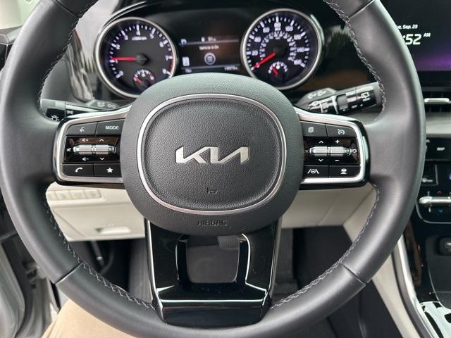 Photo of 2024 Ceramic Silver Kia Carnival
