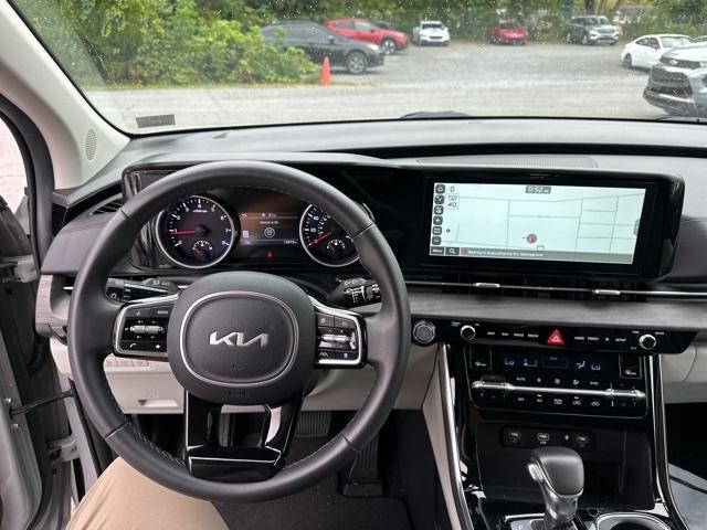 Photo of 2024 Ceramic Silver Kia Carnival