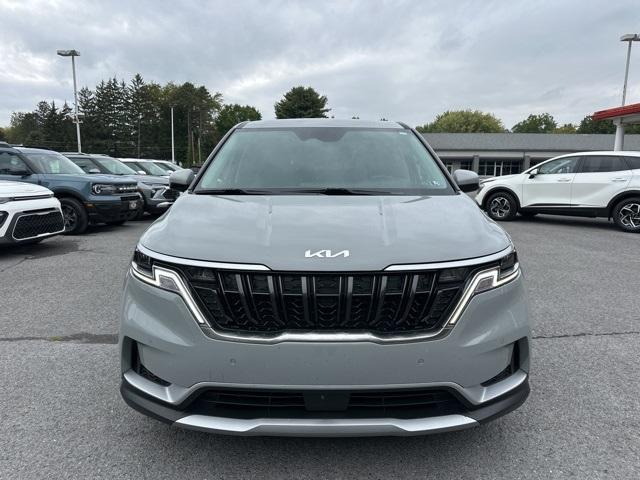 Photo of 2024 Ceramic Silver Kia Carnival