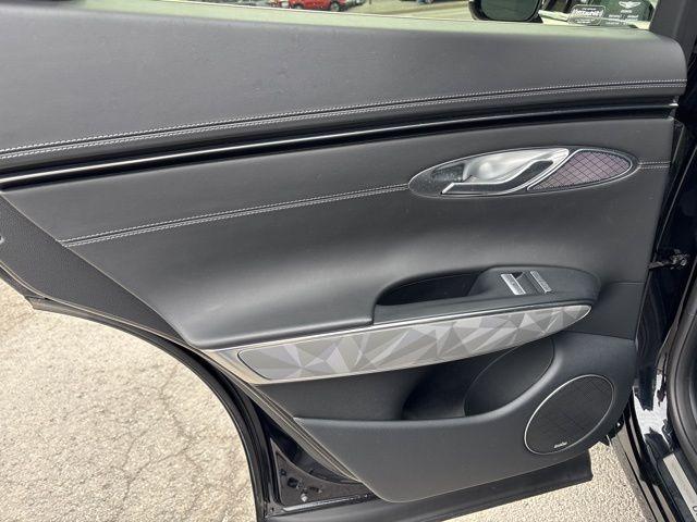 Photo of 2022 Vik Black Genesis GV70