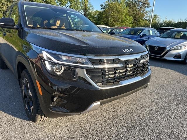 Photo of 2025 Fusion Orange Kia Seltos