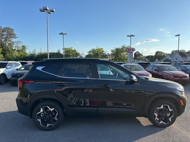 Photo of 2025 Fusion Orange Kia Seltos