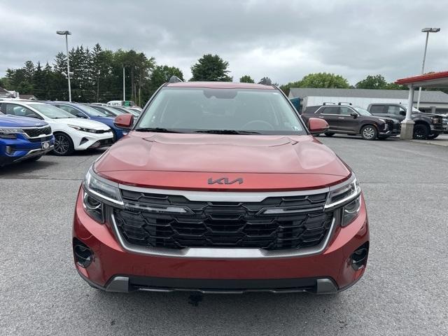 Photo of 2025 Mars Orange Kia Seltos