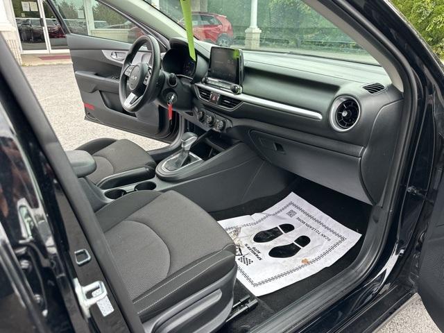 Photo of 2024 Aurora Black Pearl Kia Forte