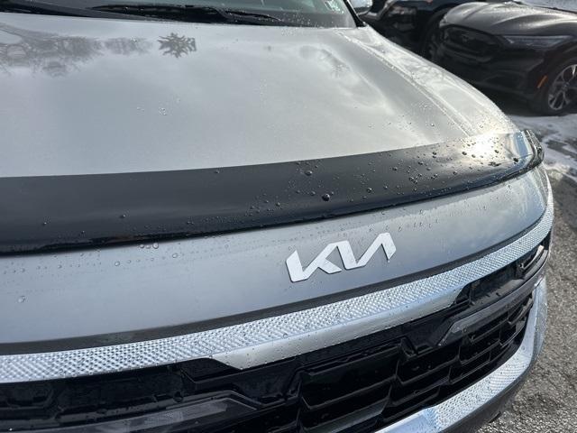 Photo of 2025 Steel Gray Kia Seltos