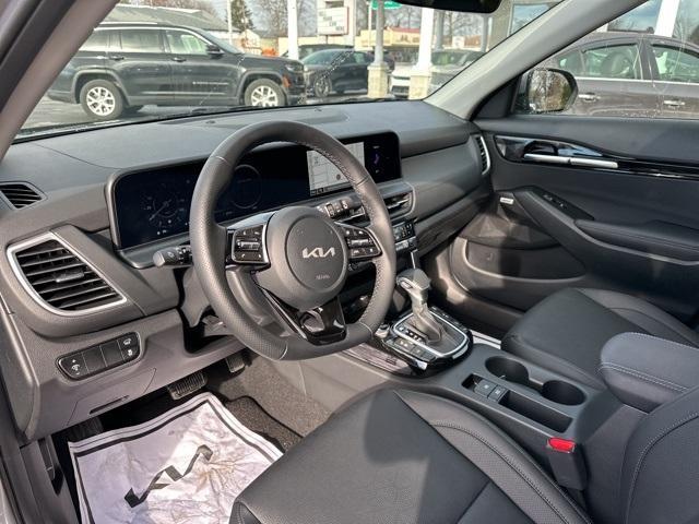 Photo of 2025 Steel Gray Kia Seltos