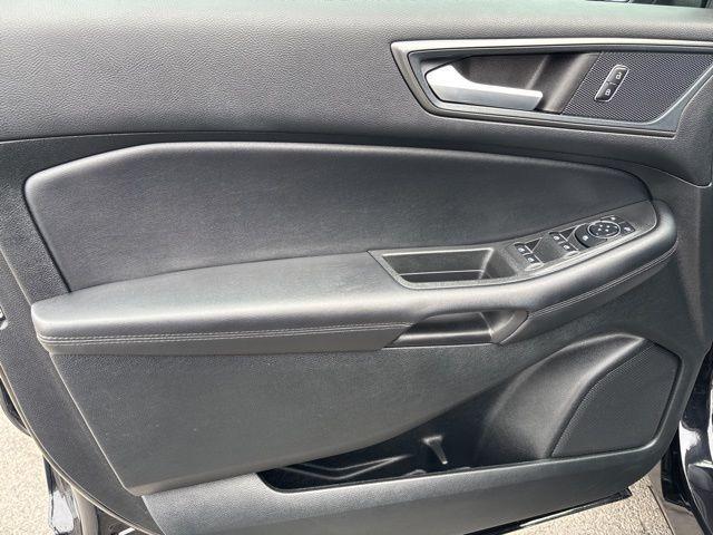 Photo of 2024 Black Metallic Ford Edge