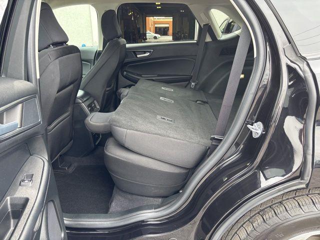 Photo of 2024 Black Metallic Ford Edge