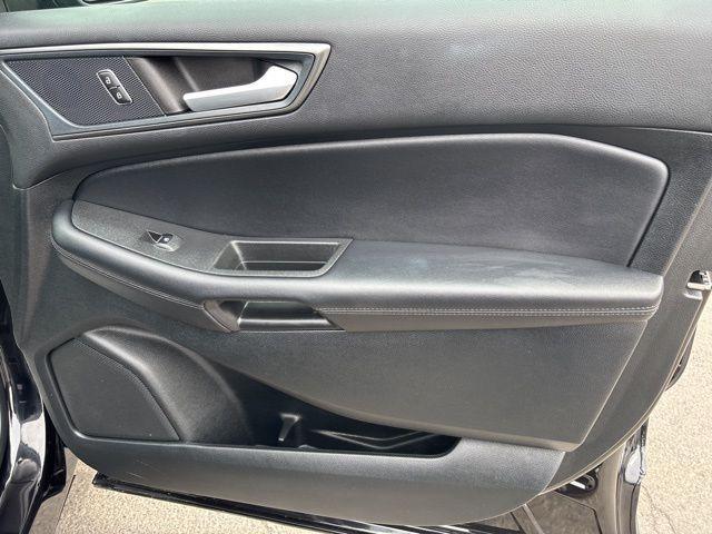 Photo of 2024 Black Metallic Ford Edge