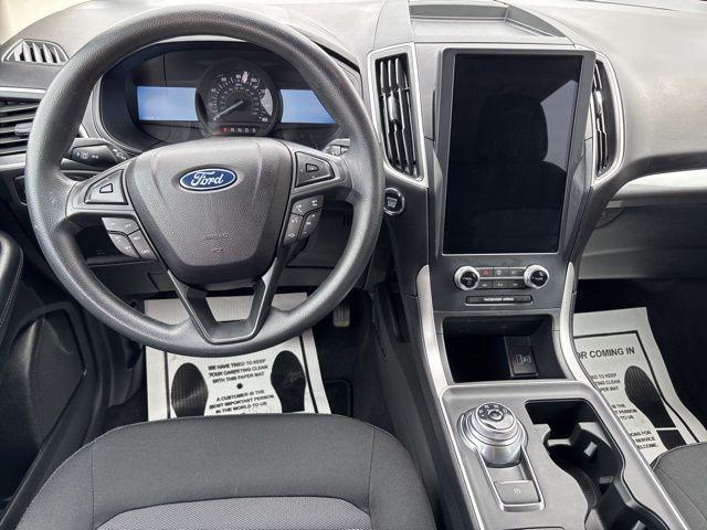Photo of 2024 Black Metallic Ford Edge