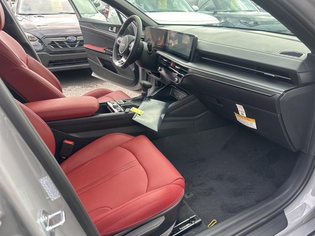 Photo of 2025 Wolf Gray Kia K5
